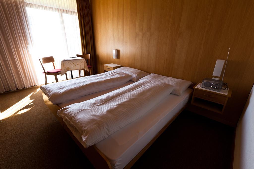 Hotel Garni Simplon Brigerbad Szoba fotó