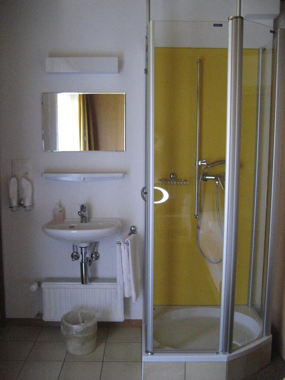 Hotel Garni Simplon Brigerbad Szoba fotó